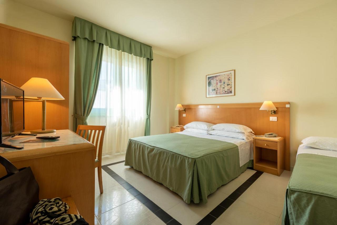 Hotel Euromare Castro  Bagian luar foto